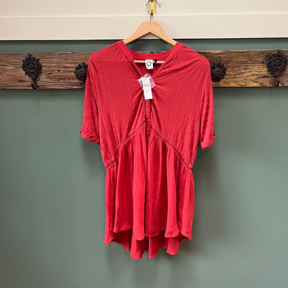 Anthropologie Akemi + Kin Red Textured Babydoll Tunic Top Short Sleeve Large NWT